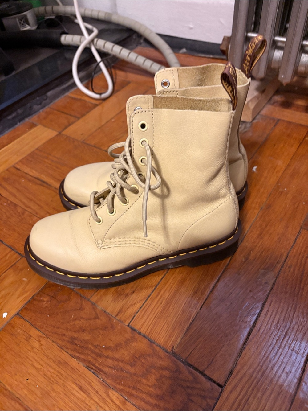 Pale yellow Dr. Martens - Picture 2 of 7